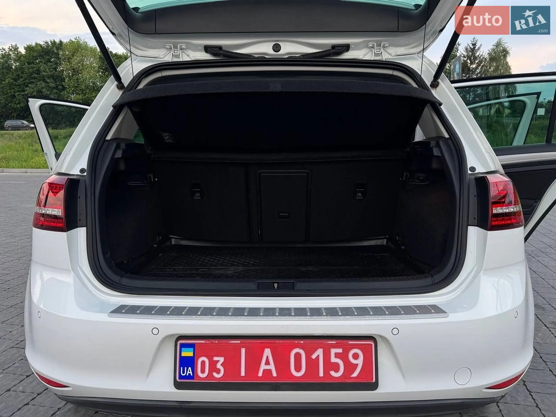 Volkswagen e-Golf 2015 VIN WVWZZZAUZFW902240 фото оголошення 29 з 56