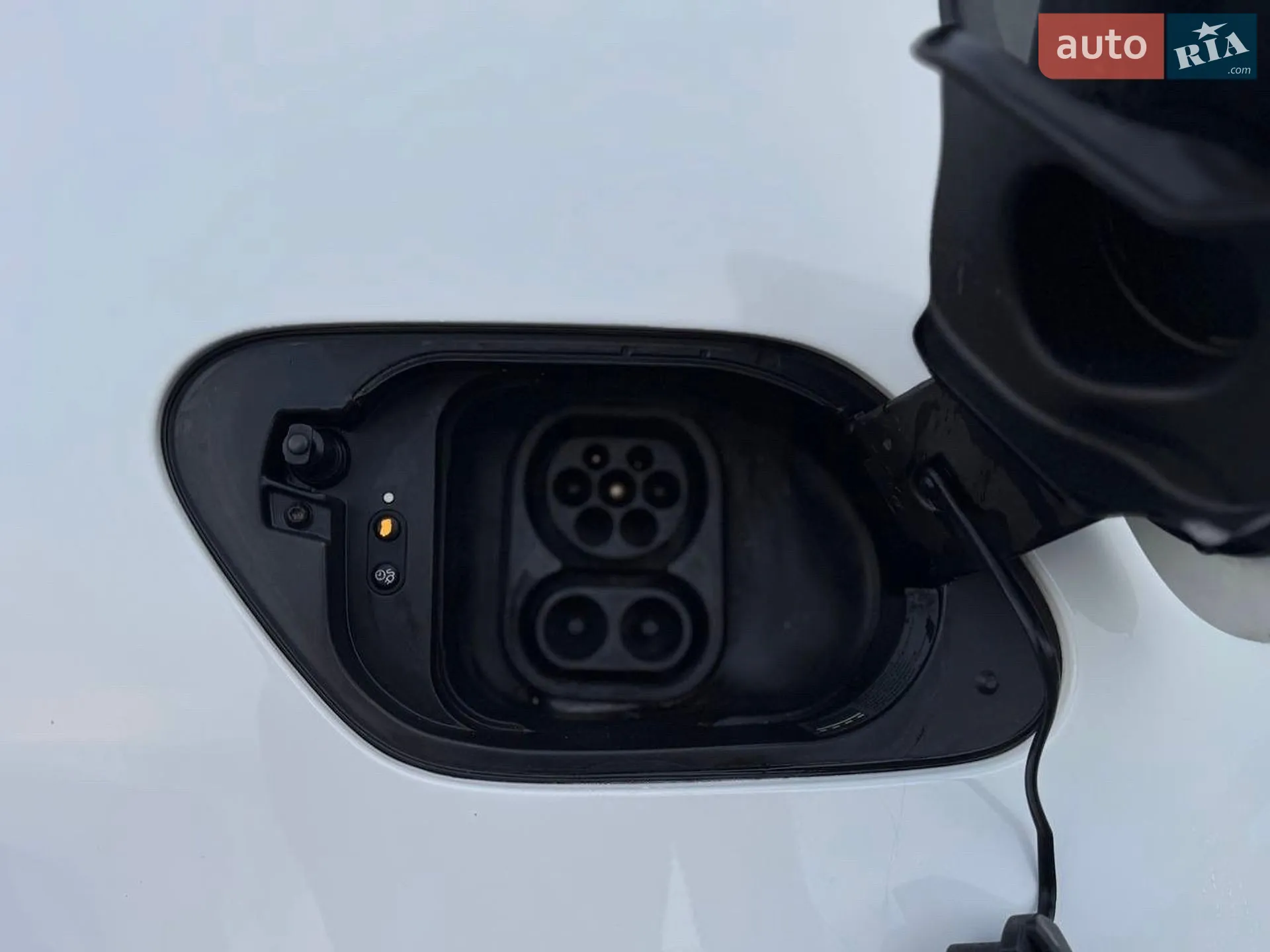 Volkswagen e-Golf 2015 VIN WVWZZZAUZFW902240 фото оголошення 39 з 56
