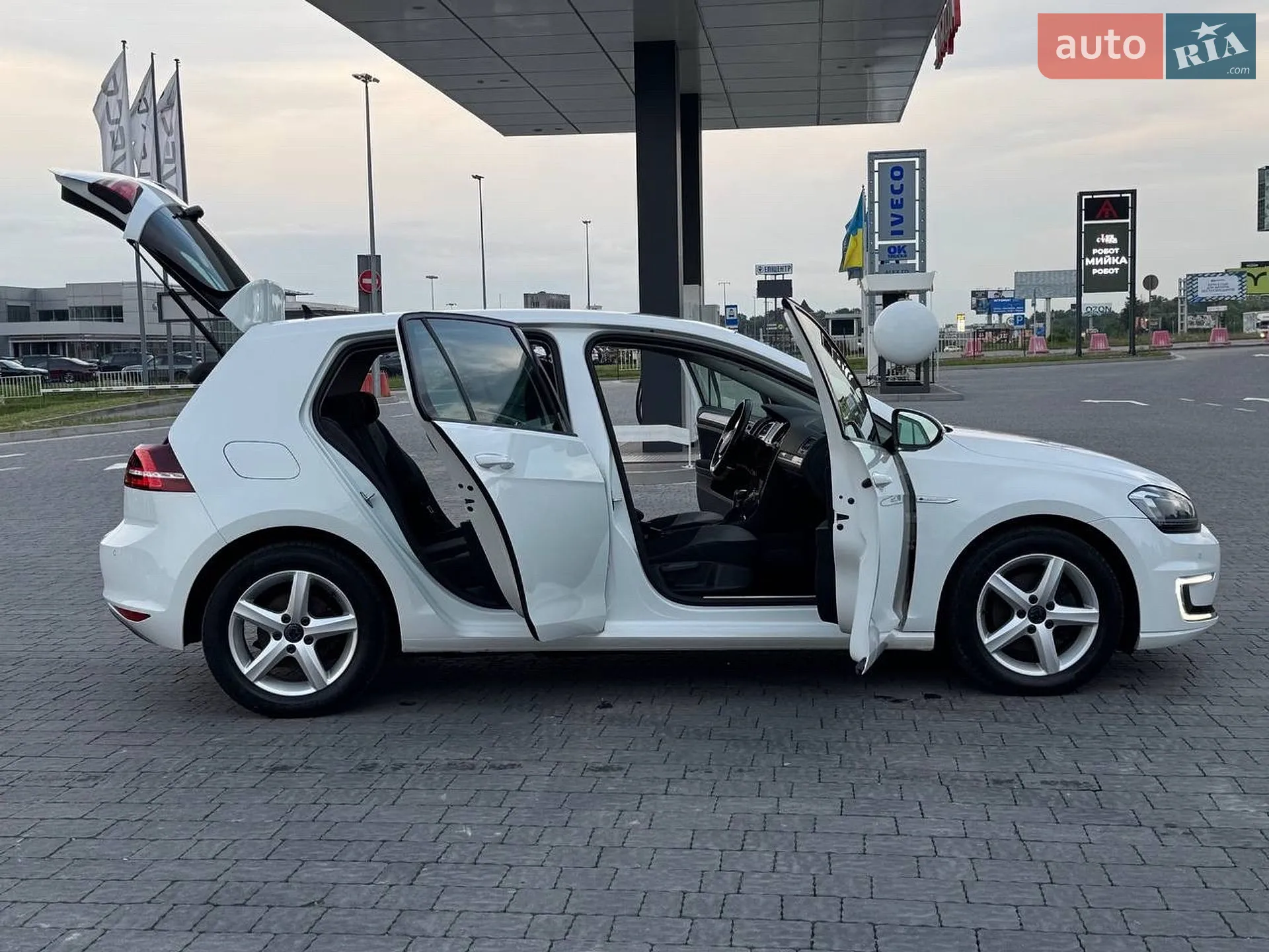 Volkswagen e-Golf 2015 VIN WVWZZZAUZFW902240 фото оголошення 36 з 56
