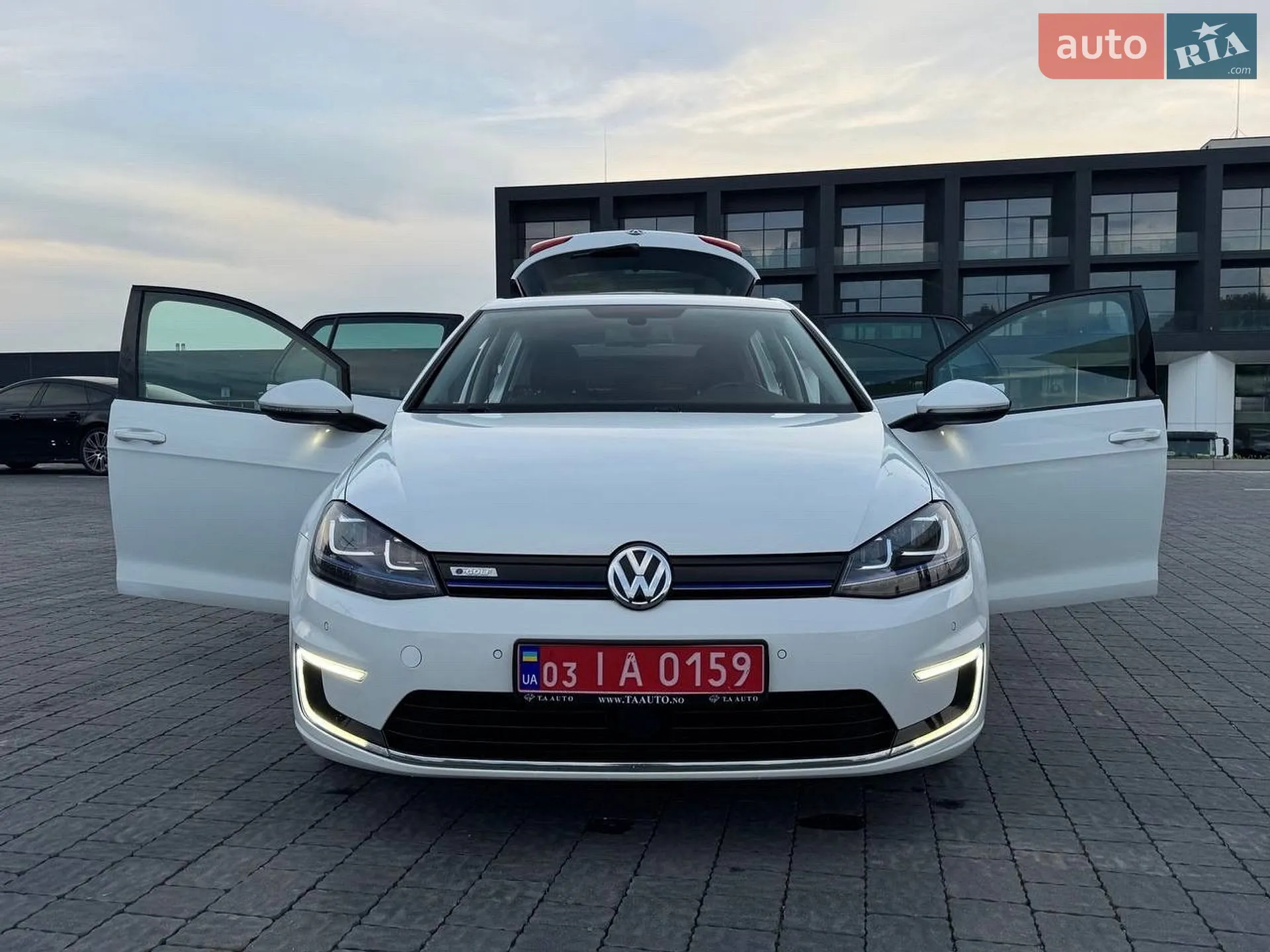 Volkswagen e-Golf 2015 VIN WVWZZZAUZFW902240 фото оголошення 42 з 56