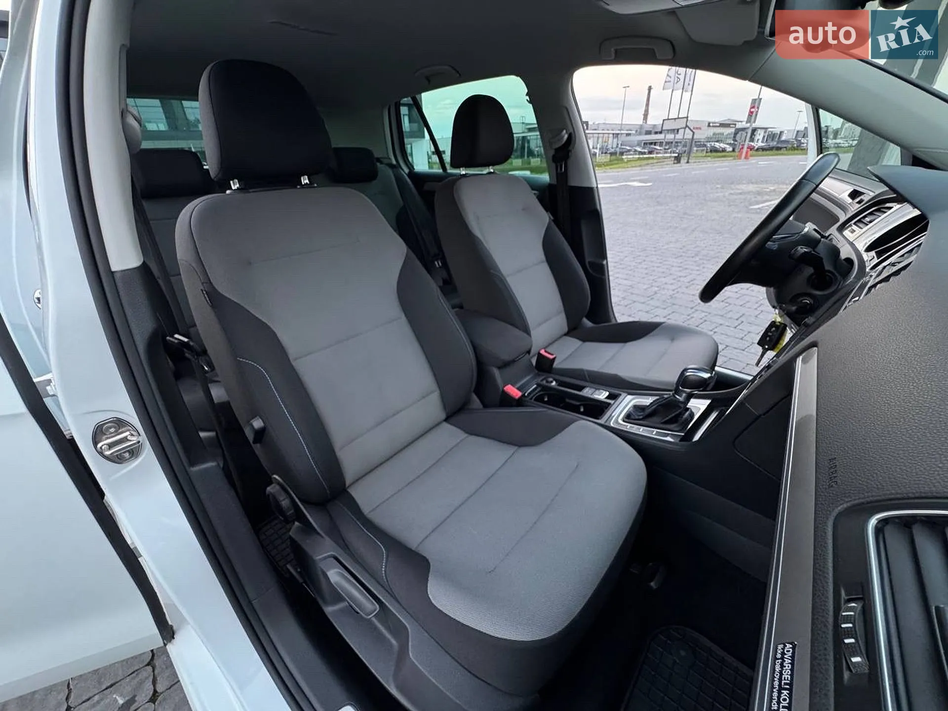 Volkswagen e-Golf 2015 VIN WVWZZZAUZFW902240 фото оголошення 44 з 56