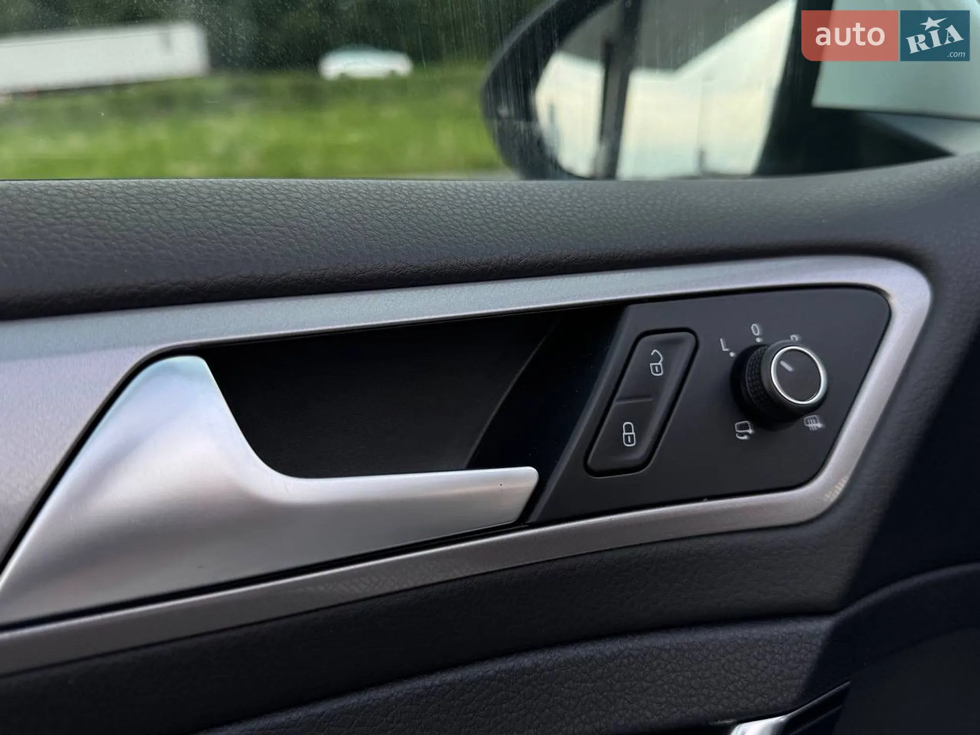Volkswagen e-Golf 2015 VIN WVWZZZAUZFW902240 фото оголошення 46 з 56