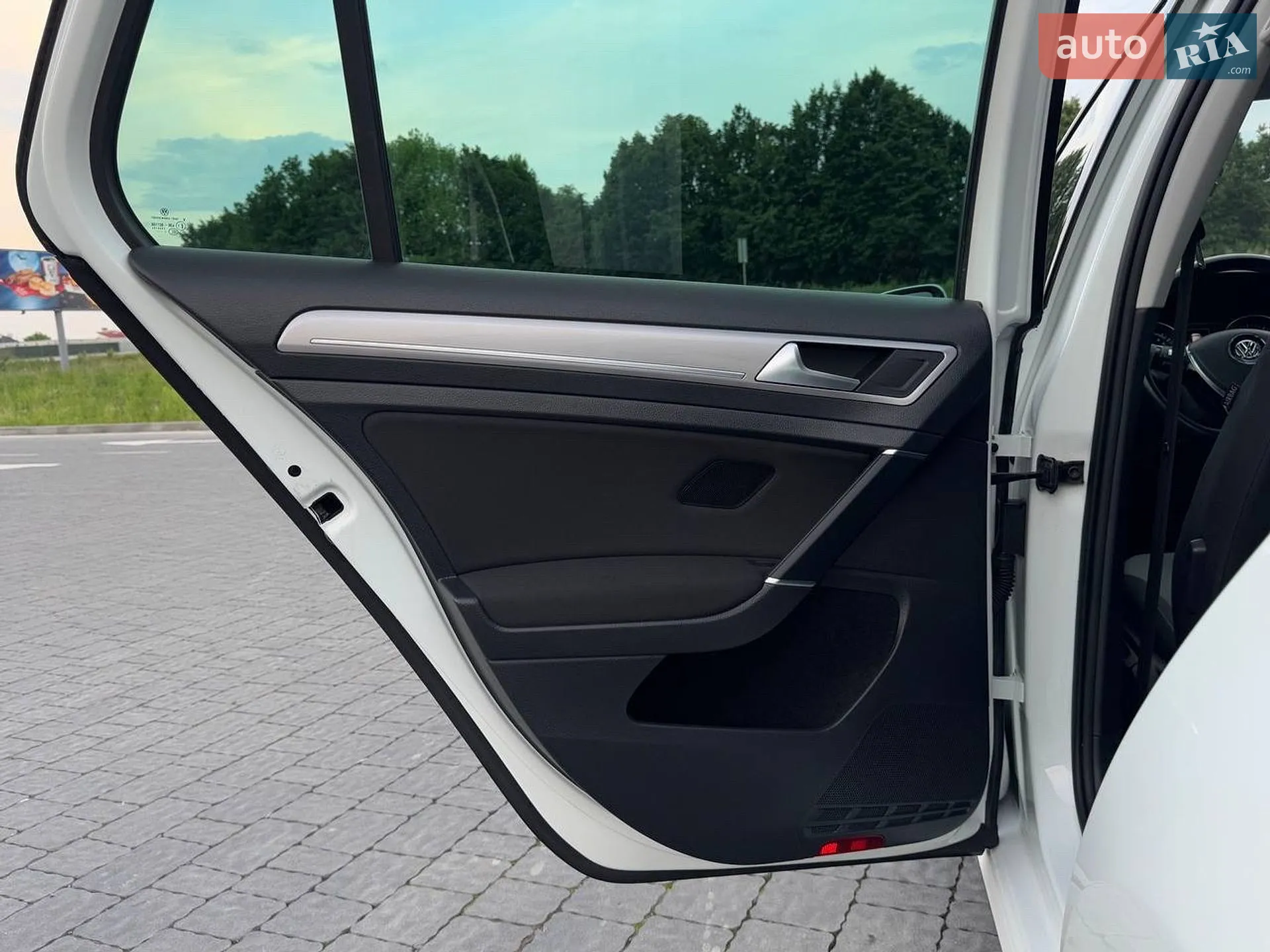 Volkswagen e-Golf 2015 VIN WVWZZZAUZFW902240 фото оголошення 48 з 56