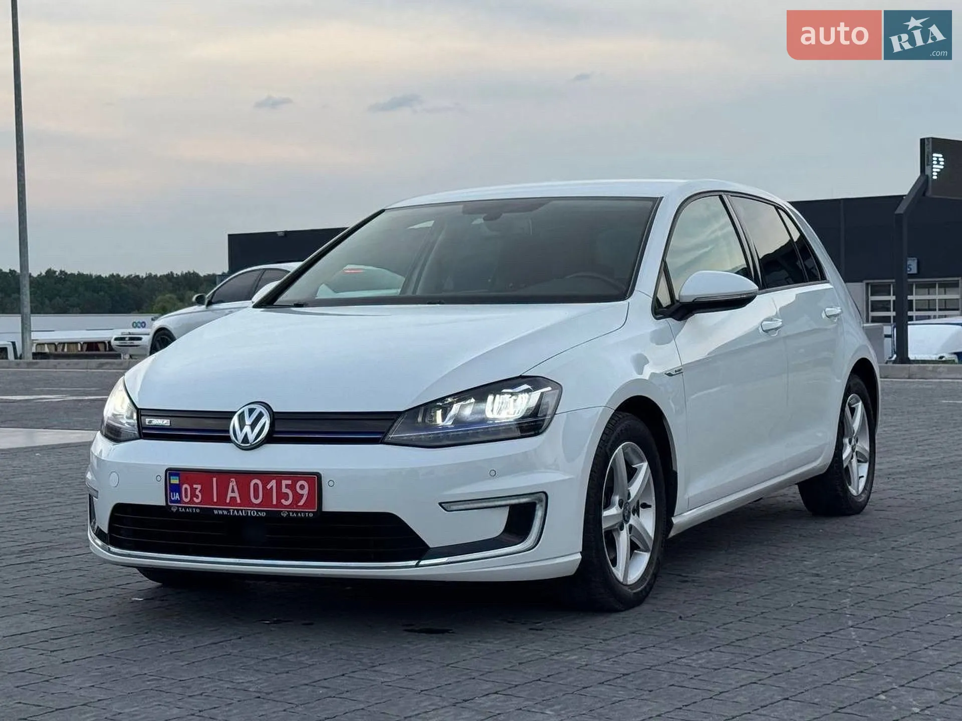 Volkswagen e-Golf 2015 VIN WVWZZZAUZFW902240 фото оголошення 54 з 56