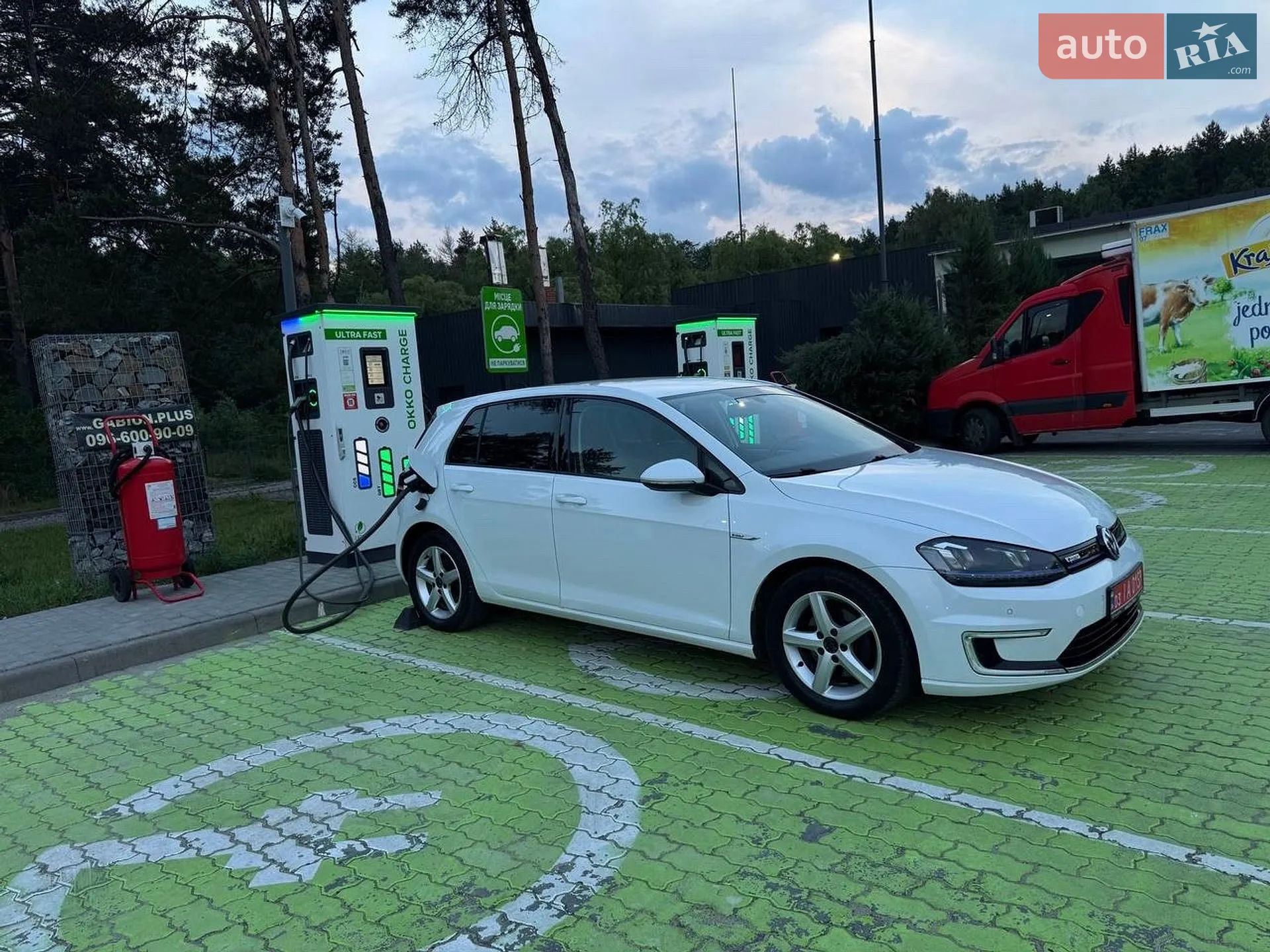 Volkswagen e-Golf 2015 VIN WVWZZZAUZFW902240 фото оголошення 51 з 56