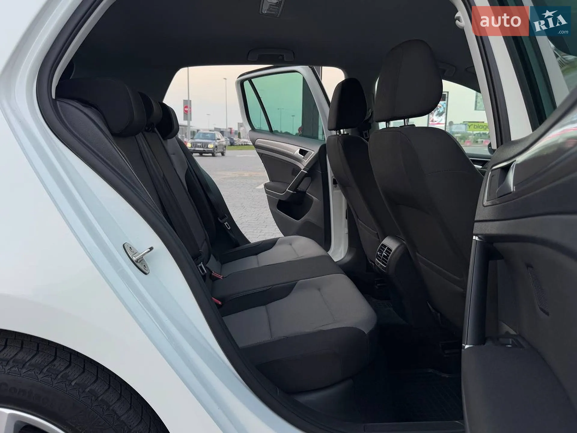 Volkswagen e-Golf 2015 VIN WVWZZZAUZFW902240 фото оголошення 9 з 56
