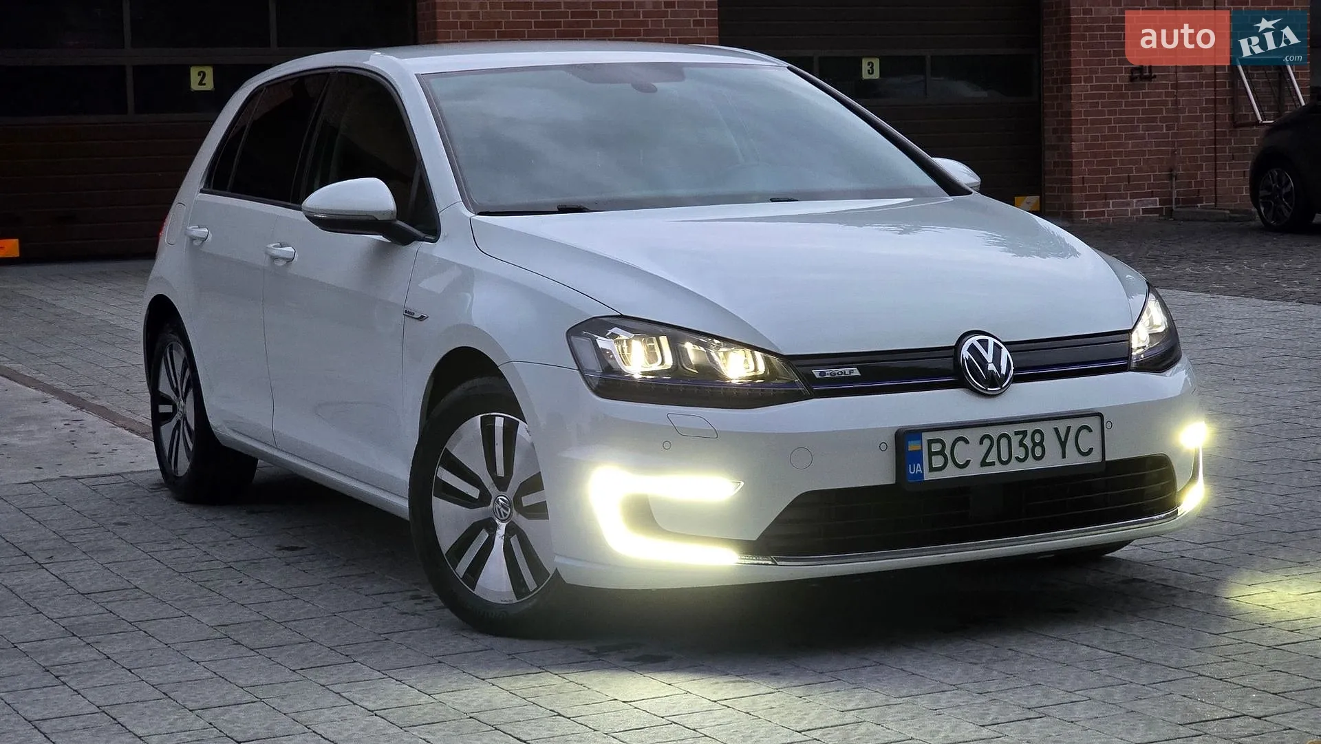 2016 Volkswagen Golf - фото 1