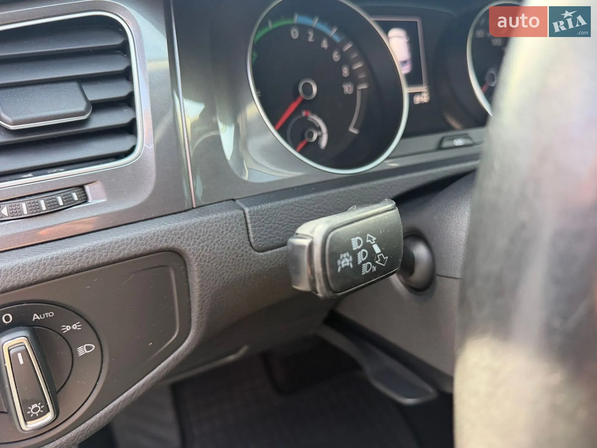 2014 Volkswagen Golf - мініатюра 32