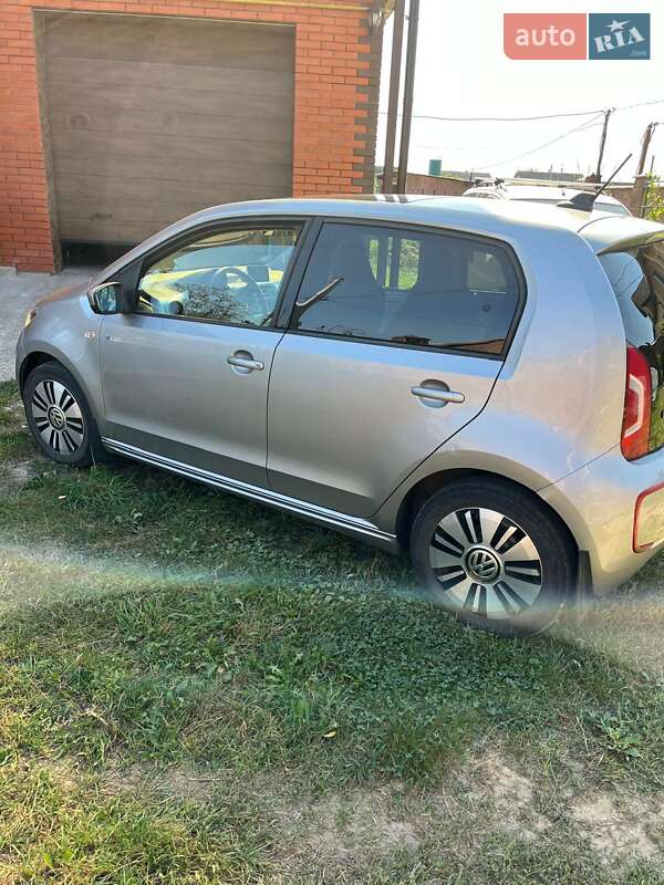 Хетчбек Volkswagen e-Up 2015 в Сарнах