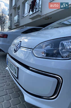 Хэтчбек Volkswagen e-Up 2013 в 