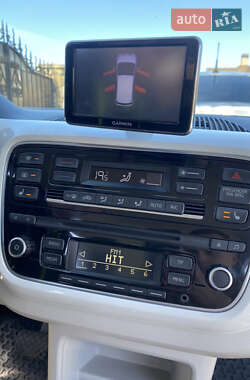 Хэтчбек Volkswagen e-Up 2013 в 