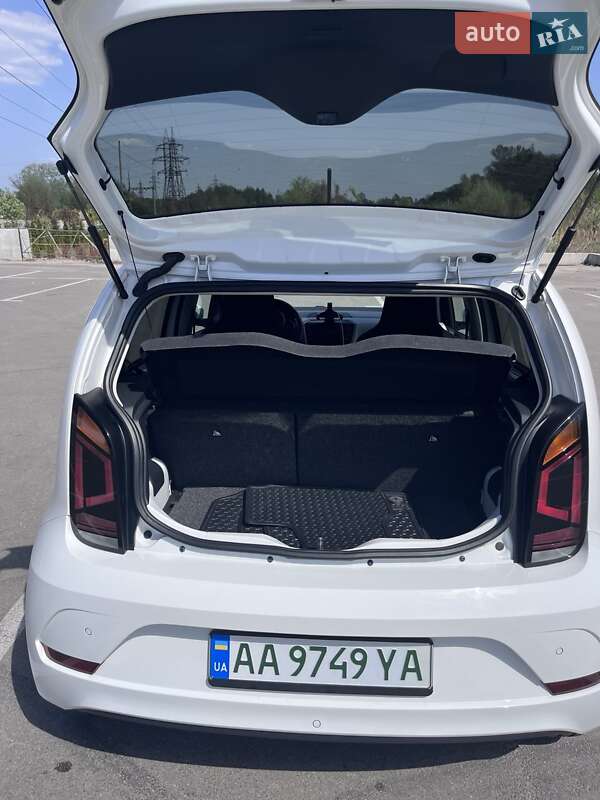 Хетчбек Volkswagen e-Up 2018 в Ірпені