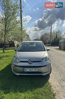 Хэтчбек Volkswagen e-Up 2021 в 