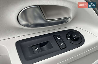 Хэтчбек Volkswagen e-Up 2014 в 