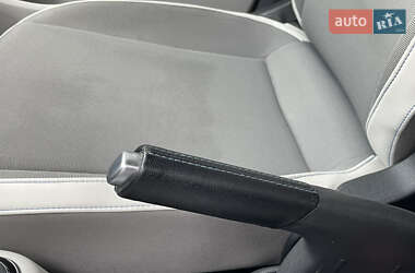 Хэтчбек Volkswagen e-Up 2014 в 