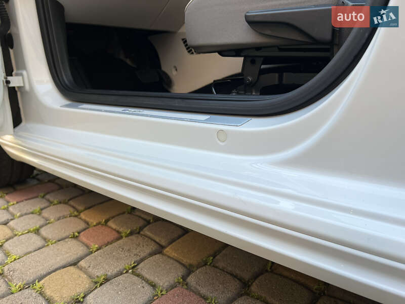 Хэтчбек Volkswagen e-Up 2014 в Львове