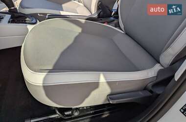 Хетчбек Volkswagen e-Up 2013 в 