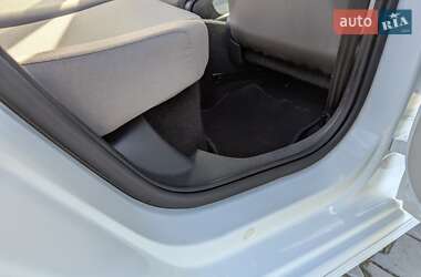 Хетчбек Volkswagen e-Up 2013 в 