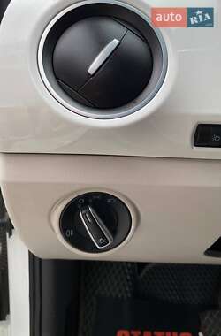 Хэтчбек Volkswagen e-Up 2013 в 