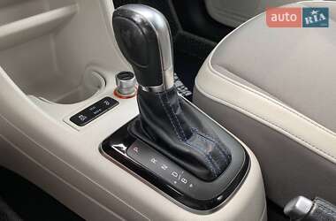 Хэтчбек Volkswagen e-Up 2013 в 