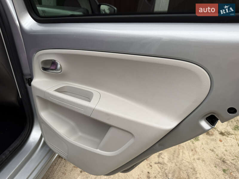 Хэтчбек Volkswagen e-Up 2014 в Львове