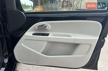 Хэтчбек Volkswagen e-Up 2015 в 
