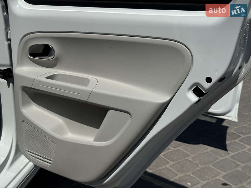 Хетчбек Volkswagen e-Up 2013 в Кам'янець-Подільському