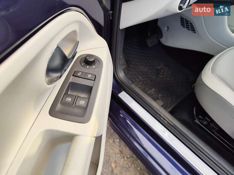 Хетчбек Volkswagen e-Up 2015 в Києві