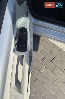 Хэтчбек Volkswagen e-Up 2015 в Вараше