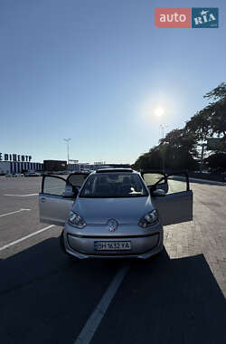 Хэтчбек Volkswagen e-Up 2015 в Вараше
