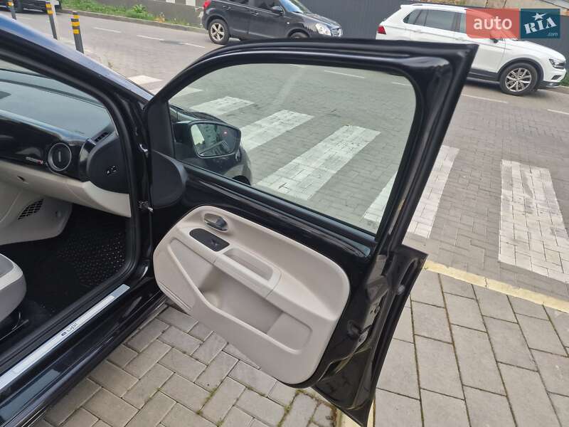 Хэтчбек Volkswagen e-Up 2014 в Львове