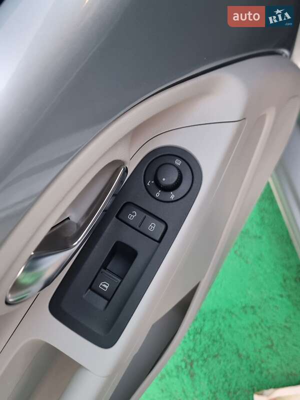 Хетчбек Volkswagen e-Up 2013 в Житомирі