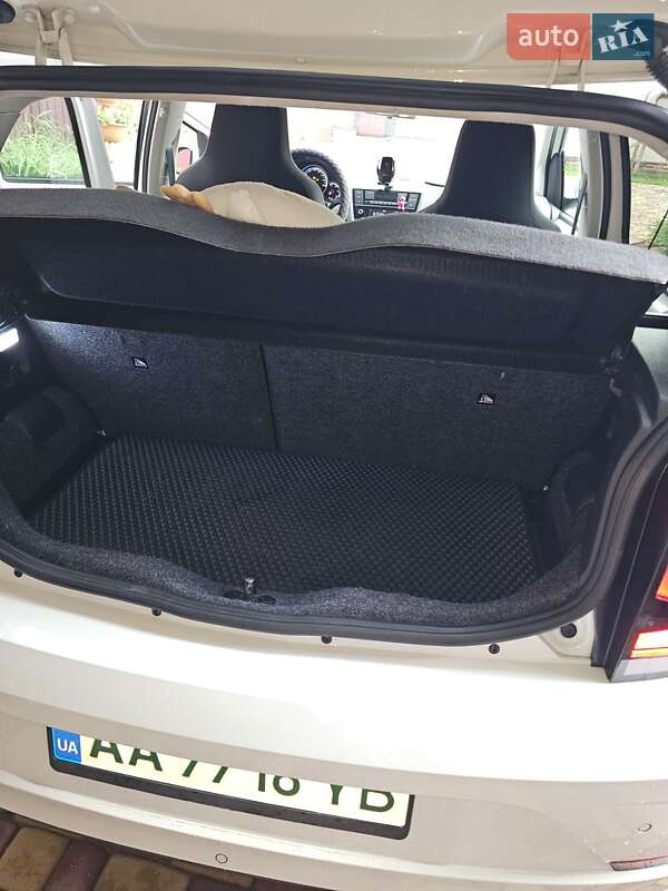 Хетчбек Volkswagen e-Up 2017 в Києві