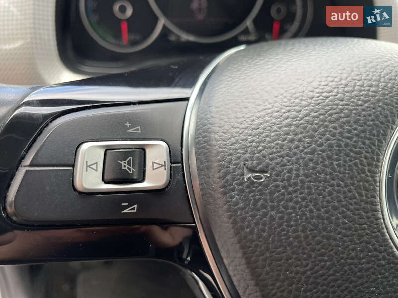 Хэтчбек Volkswagen e-Up 2018 в Львове