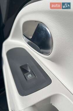 Хэтчбек Volkswagen e-Up 2013 в 