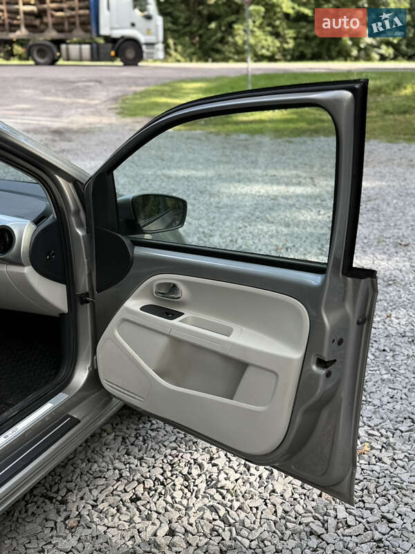 Хэтчбек Volkswagen e-Up 2014 в Бродах