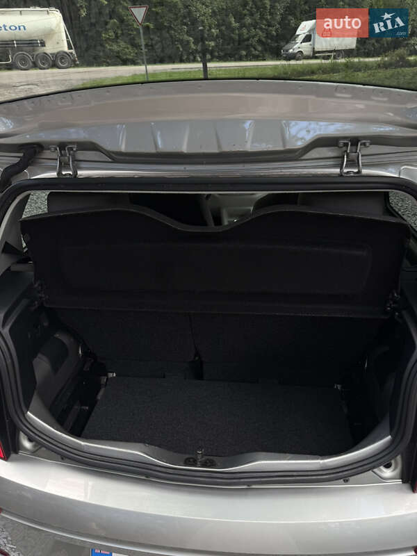 Хэтчбек Volkswagen e-Up 2014 в Бродах