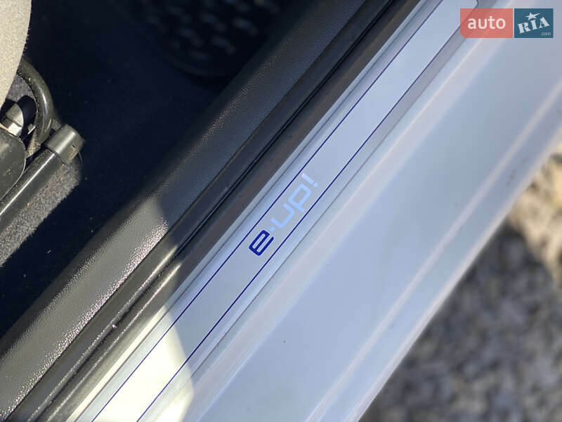 Хэтчбек Volkswagen e-Up 2015 в Луцке фото 32 Хэтчбек Volkswagen e-Up 2015 в Луцке