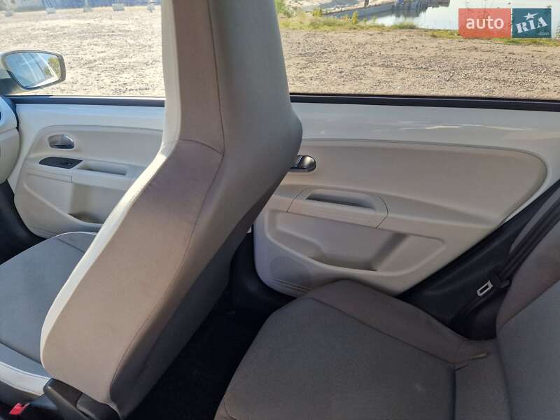 Хэтчбек Volkswagen e-Up 2015 в Днепре