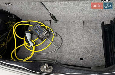 Хэтчбек Volkswagen e-Up 2021 в 