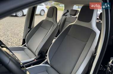 Хэтчбек Volkswagen e-Up 2015 в 