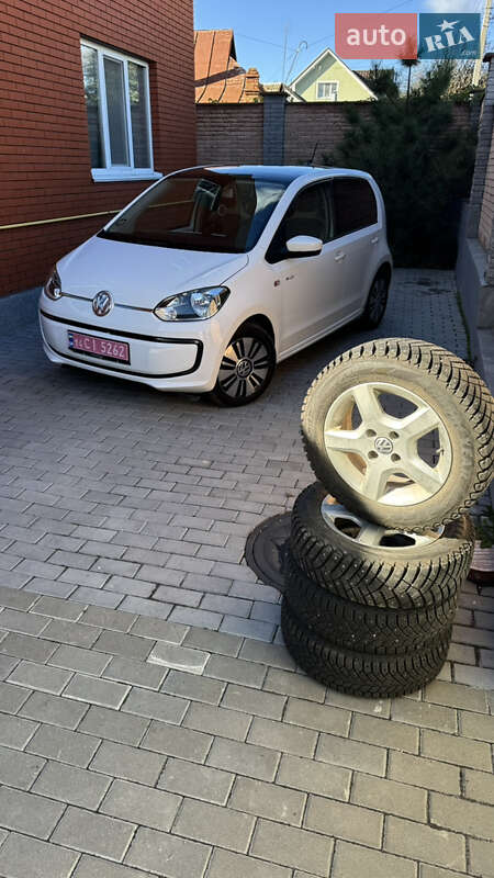 Хэтчбек Volkswagen e-Up 2015 в 