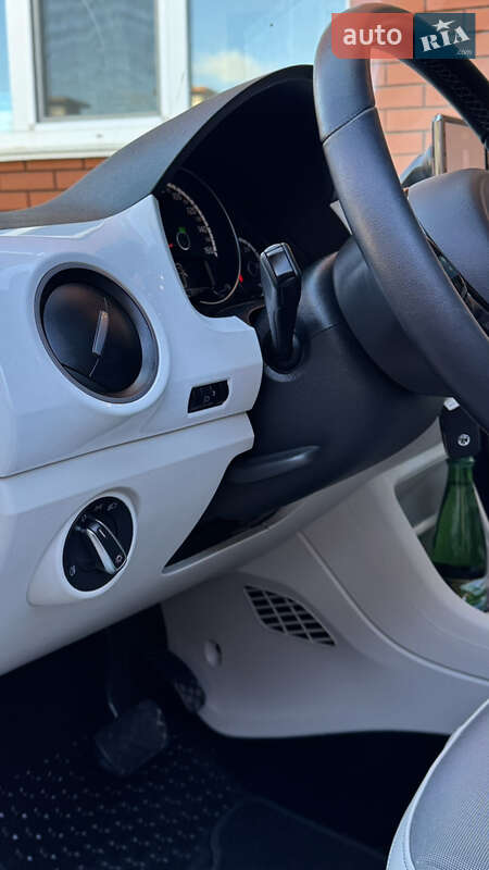 Хэтчбек Volkswagen e-Up 2015 в Виннице фото 37 Хэтчбек Volkswagen e-Up 2015 в Виннице