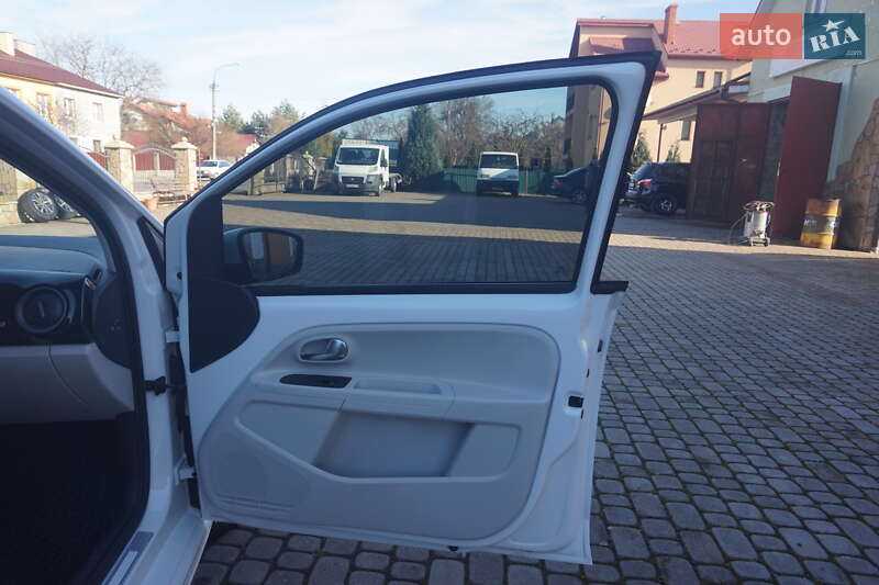 Хэтчбек Volkswagen e-Up 2014 в Самборе фото 38 Хэтчбек Volkswagen e-Up 2014 в Самборе