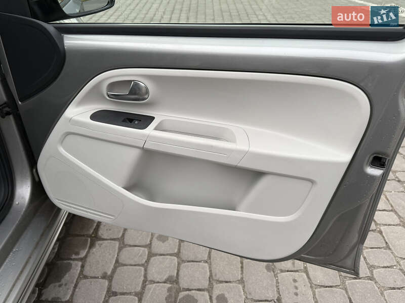 Хэтчбек Volkswagen e-Up 2014 в Львове