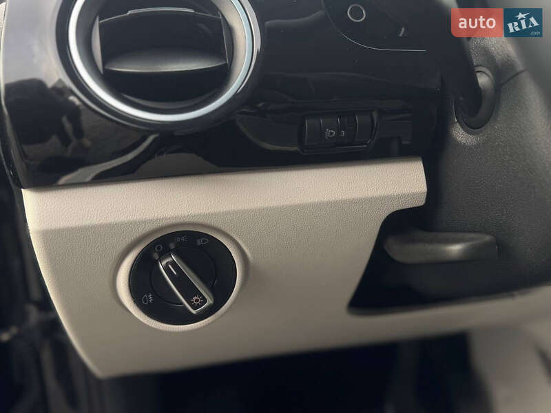 Хетчбек Volkswagen e-Up 2015 в Львові