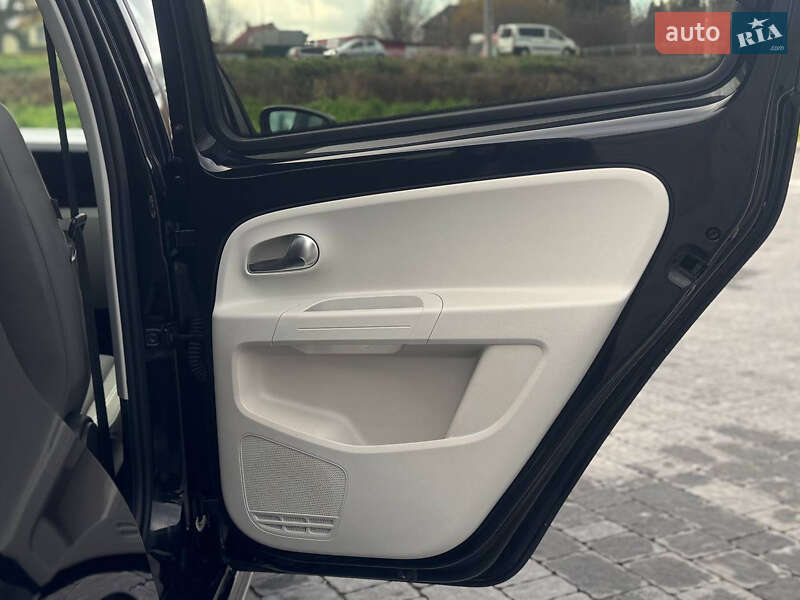 Хетчбек Volkswagen e-Up 2015 в Львові