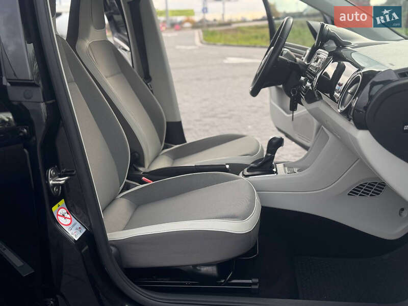 Хетчбек Volkswagen e-Up 2015 в Львові