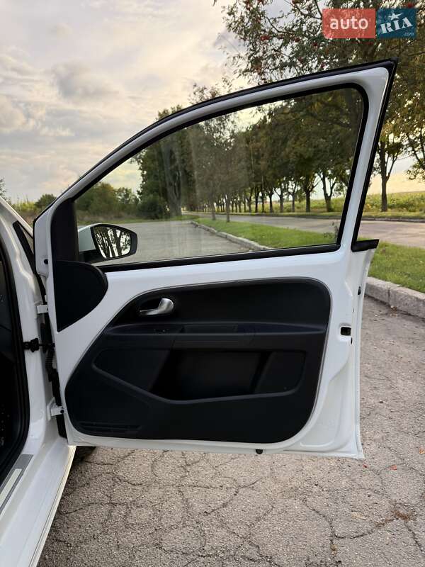 Хетчбек Volkswagen e-Up 2017 в Володимирі