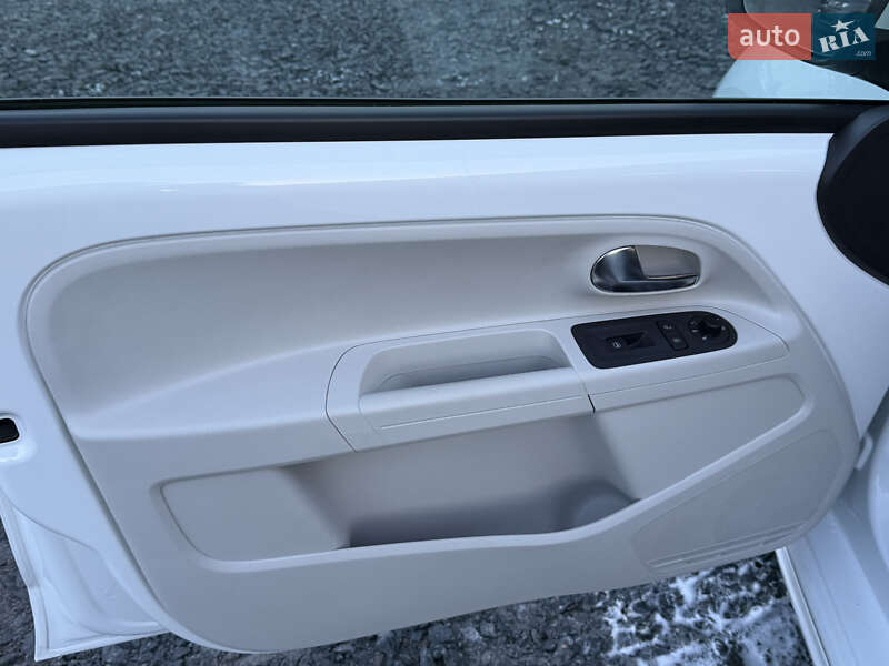 Хетчбек Volkswagen e-Up 2014 в Рівному